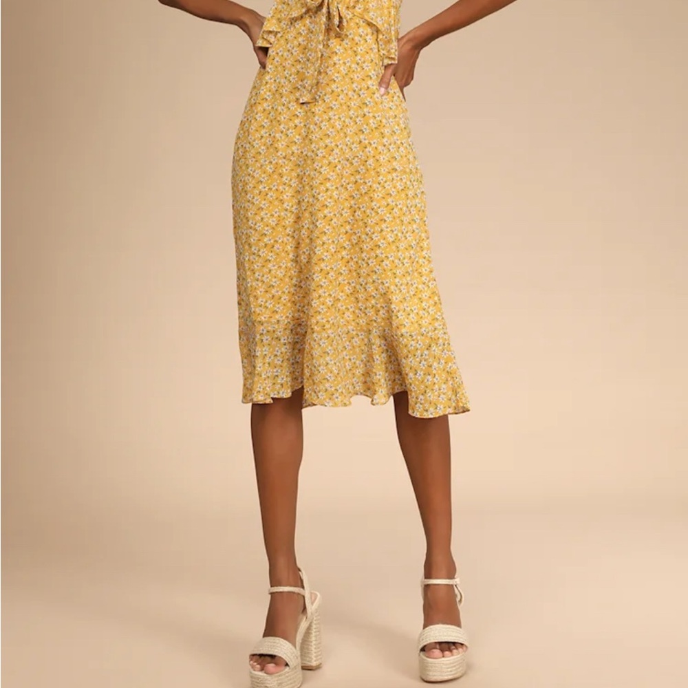 Anything Lovelier Yellow Floral Print Tiered Midi Dress - Picture 10 of 12